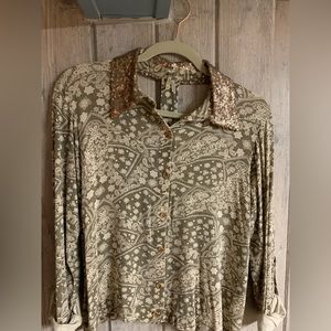 BKE shirt with surprise back. Size small but fits as medium